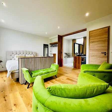 De Luxe Au Chateau 105