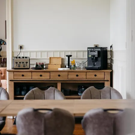 De Luxe Au Chateau 105