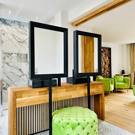 De Luxe Au Chateau 105
