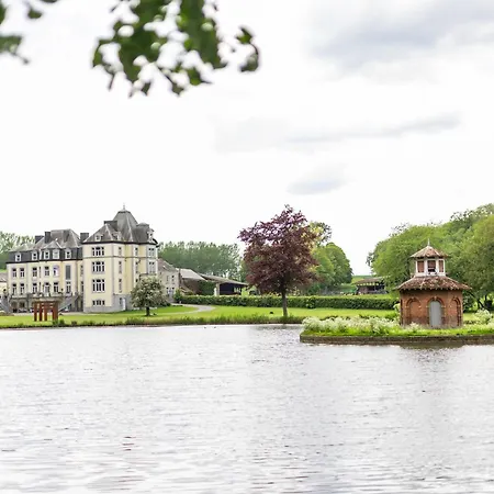 De Luxe Au Chateau 105 *