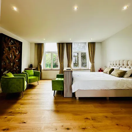 Séjour chez l'habitant De Luxe Au Chateau 105 *