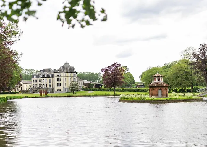 De Luxe Au Château 105 *